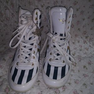 High top shoe